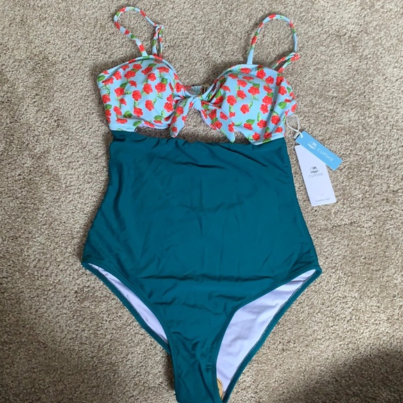 Cupshe one piece bathing suit - Picture 2 of 8